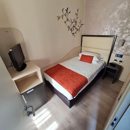 Hotel Piacenza Milano Exteriör bild