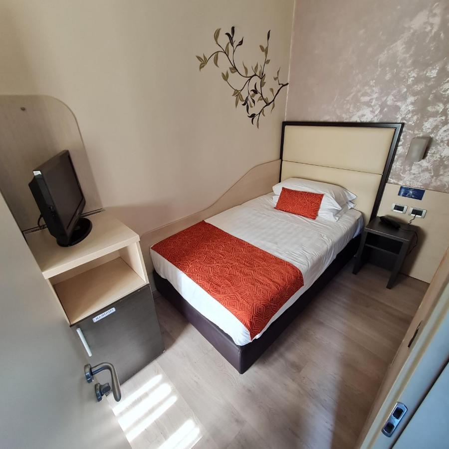 Hotel Piacenza Milano Exteriör bild