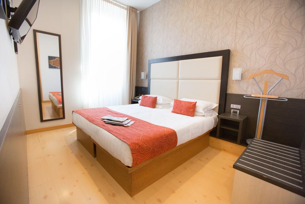 Hotel Piacenza Milano Exteriör bild