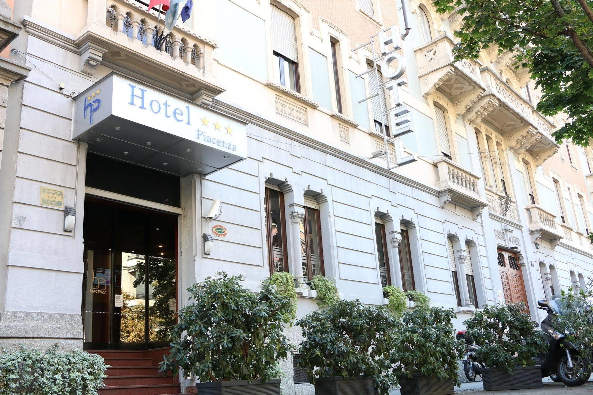 Hotel Piacenza Milano Exteriör bild